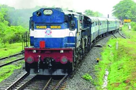 कोकण मार्गावरील वेळापत्रक सुरळीत ठेवण्याचे आव्हान