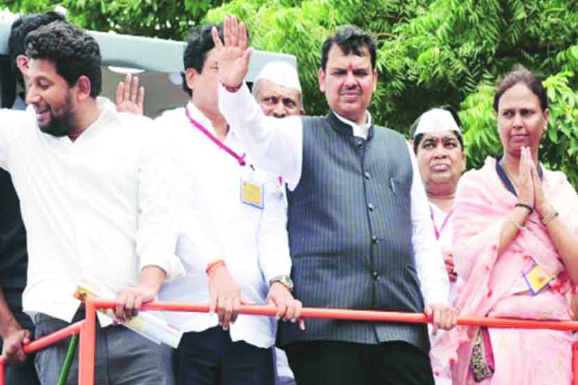मुख्यमंत्र्यांच्या महाजनादेश यात्रेच्या दुसऱ्या टप्प्याची सुरुवात सोमवारी पाथर्डीतून(जि. नगर) झाली.
