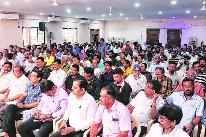 ठाण्यातील कलाकारही कोंडीत