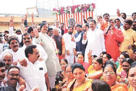 विधान परिषदेच्या आखाडय़ात दानवे आणि कुलकर्णी