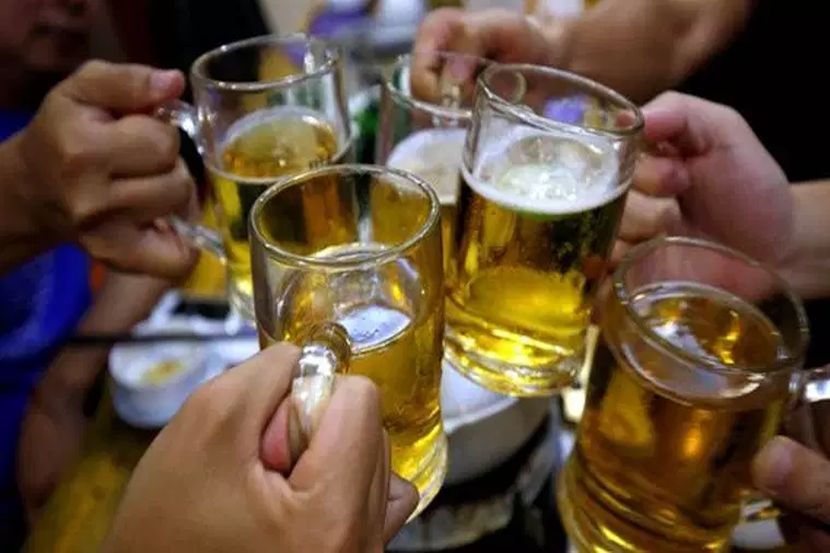 सागावमधील दारू विक्रीला अधिकाऱ्यांचे पाठबळ?
