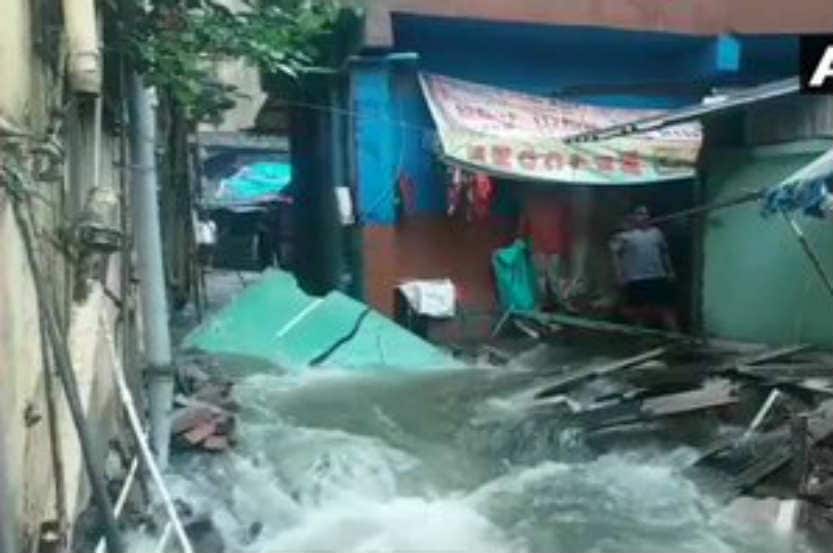 वसईच्या मिठागरात ४०० कुटुंब अडकली, हेलिकॉप्टरद्वारे बचावकार्य सुरू