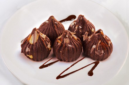 Ganapati Utsav 2019 : घरच्या घरी तयार करा चॉकलेटचे मोदक Ganapati Utsav 2019 : घरच्या घरी तयार करा चॉकलेटचे मोदक