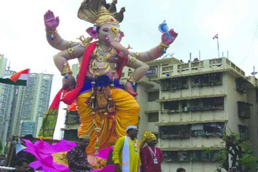 परळ, लालबागमध्ये गणेश मूर्ती आगमनाचा उत्साह परळ, लालबागमध्ये गणेश मूर्ती आगमनाचा उत्साह