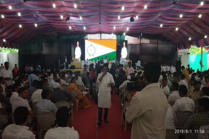 पुणे: घराणेशाहीला बाजूला ठेवा; अमोल कोल्हेंकडे कार्यकर्त्याची मागणी