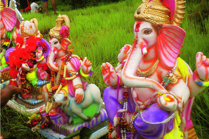 कोकणातील सर्वात मोठा सण म्हणजे गौरी-गणपती. त्यासाठी दिवाळीपेक्षाही जोरदार तयारी केली जाते.