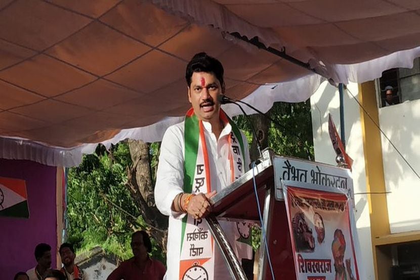 ‘जोड्यानं हाणलं पाहिजे’, महाजनांवर टीका करताना धनंजय मुंडेंनी वापरली एकेरी भाषा