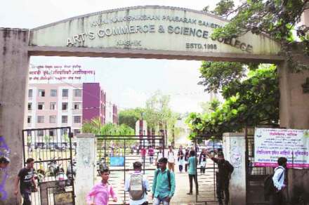 सुरक्षारक्षकाकडून महिला स्वच्छतागृहात भ्रमणध्वनीवर चित्रीकरण