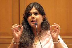 ज्या पक्षाला भविष्य नाही त्यांच्या मागे का जाता?; पंकजा मुंडेंची राष्ट्रवादीवर टीका