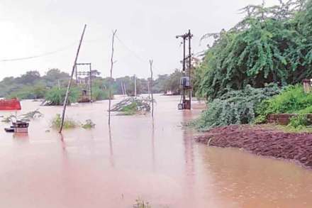 तेरा गावांचा वीजपुरवठा खंडित