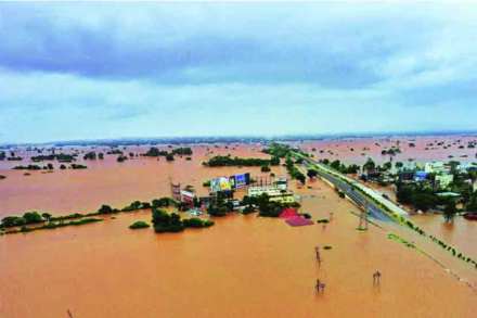 पूरग्रस्तांच्या मदतीत त्रुटी, शासन यंत्रणेवर ताण