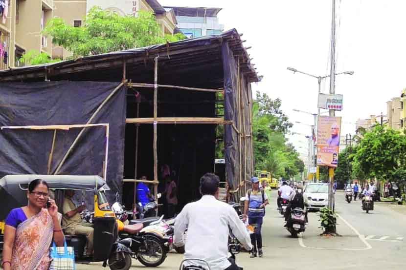 बेकायदा मंडपांचे पेव