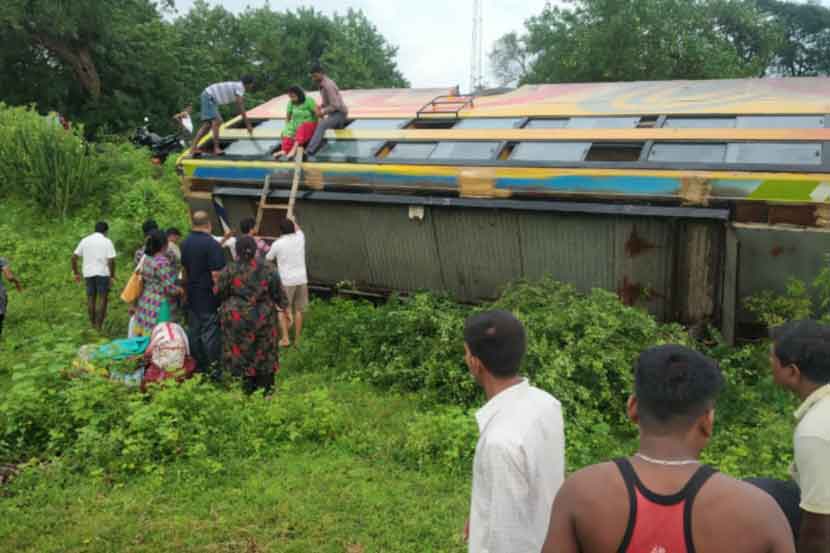 पुणे – बंगळूर महामार्गावर अपघात; दोन ठार, आठ जण गंभीर जखमी