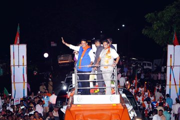 आम्हाला त्रास का?