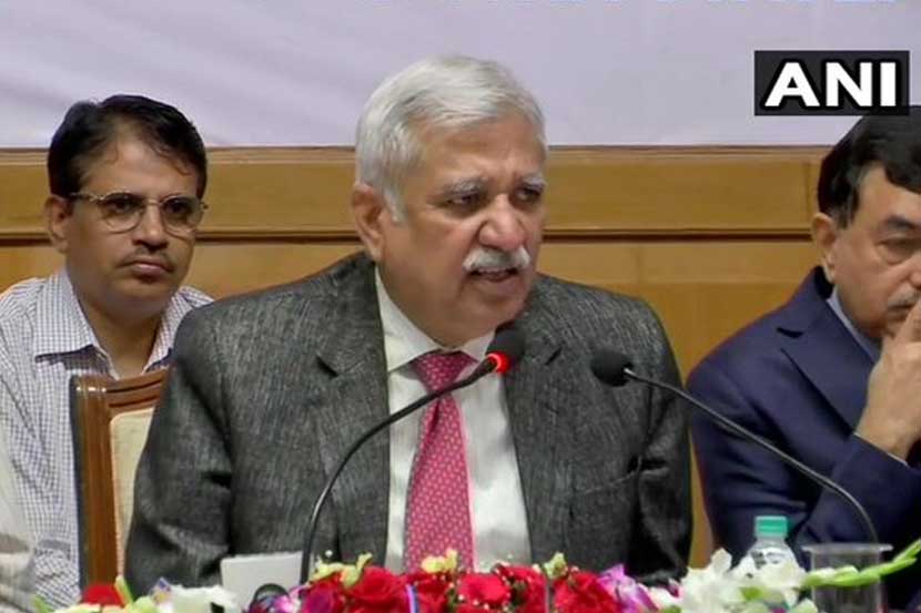 बॅलेट पेपर इतिहासजमा! निवडणूक EVM वरच होणार-मुख्य निवडणूक आयुक्त बॅलेट पेपर इतिहासजमा! निवडणूक EVM वरच होणार-मुख्य निवडणूक आयुक्त