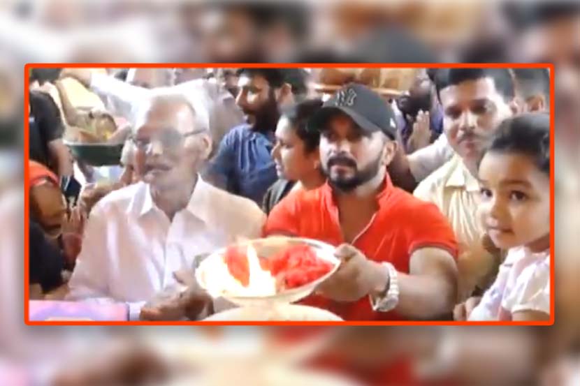 क्रिकेटपटू केदार जाधव दगडूशेठ हलवाई गपणतीच्या चरणी