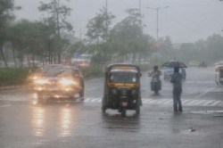 मुंबई, ठाण्यात मुसळधार; शाळांना सुट्टी जाहीर