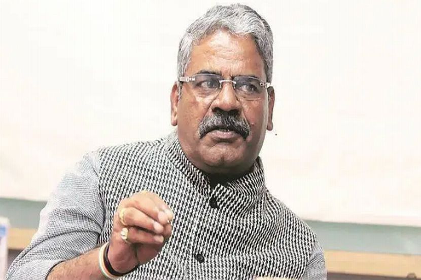 शिवसैनिकांनी फक्त झेंडे उचलायचे का? – शिवाजीराव आढळराव पाटील