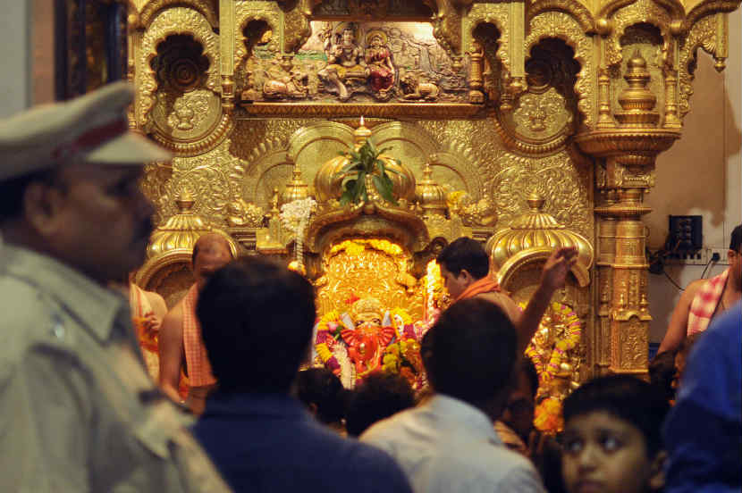 वर्षातील एकमेव अंगारकी संकष्टीनिमित्त राज्यभरातील गणपती मंदिरांमध्ये भाविकांची गर्दी