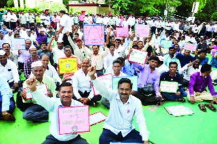 संपामुळे शाळा, कार्यालये ओस