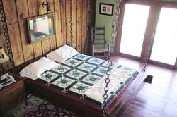 आरामदायी बेड