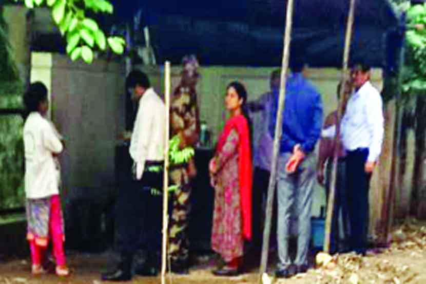 अनधिकृत विक्रेत्यांना अधिकाऱ्यांकडूनच प्रोत्साहन!