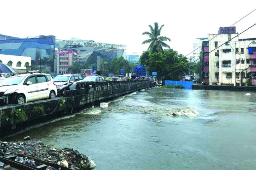 अरुंद पात्र, संरक्षक भिंतीमुळेच मिठी घातक?