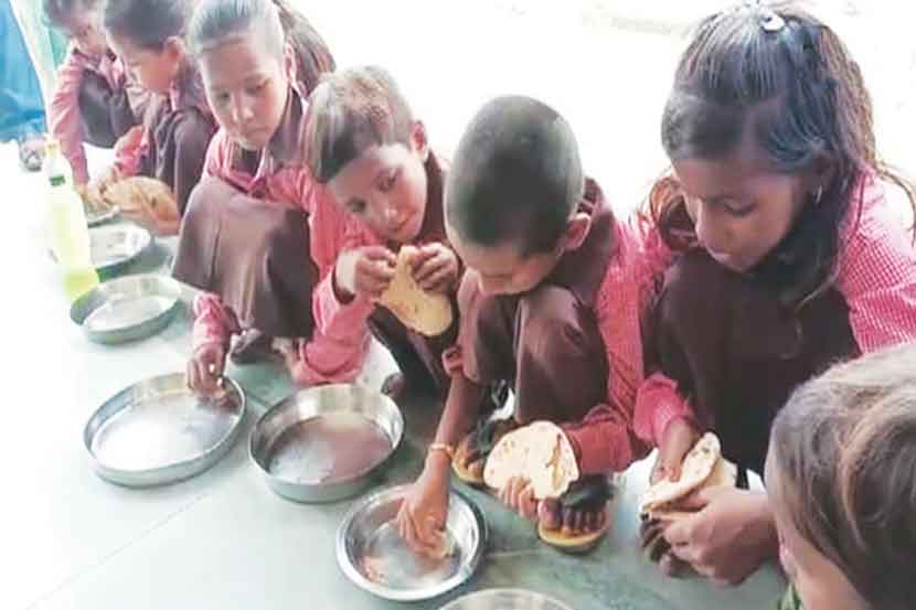 चोर सोडून पत्रकाराला..