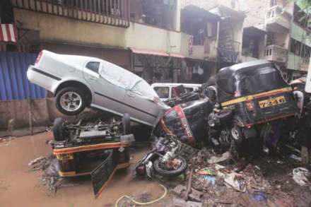 पुण्यात बेफाम पावसाचे १६ बळी