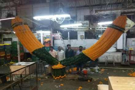 पुणे: मुख्यमंत्र्यांच्या स्वागतासाठी 270 किलोचा हार