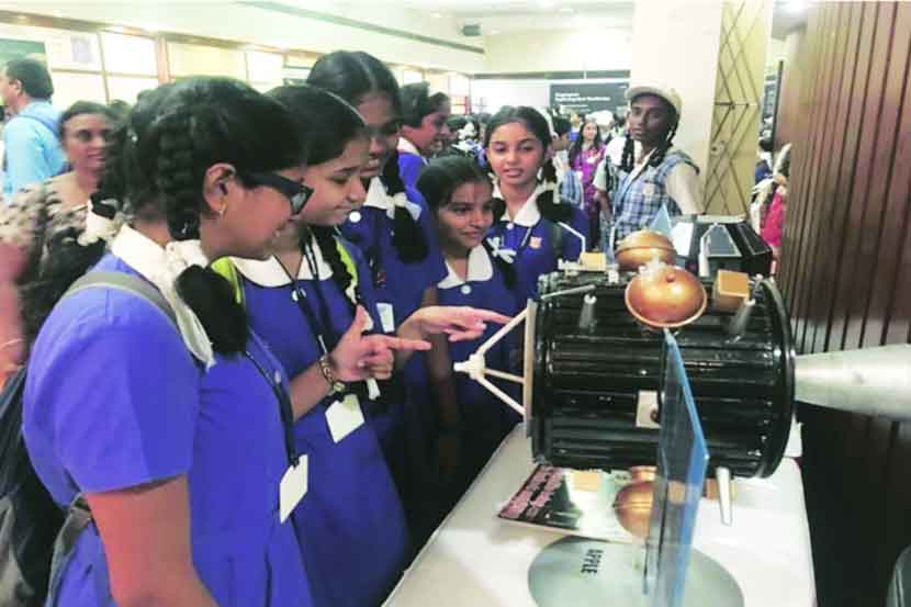 ‘एसआयईएस’ शाळेत इस्रोच्या कार्याचा आढावा