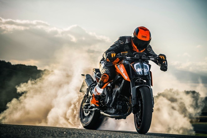 KTM ने लाँच केली 800cc ची शानदार बाइक, किंमत…