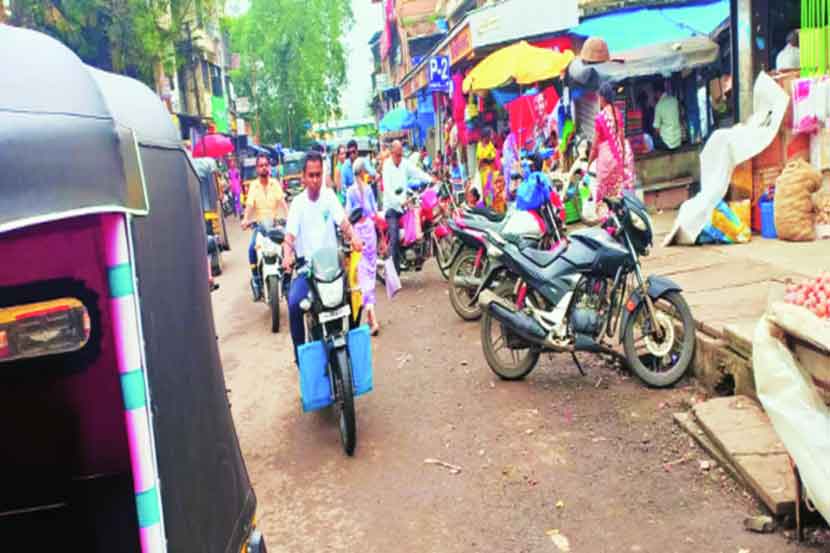वाढत्या दुचाकींमुळे वाहनतळ योजना विस्कळीत