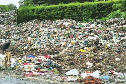 जव्हार कचराभूमीवर प्लास्टिक