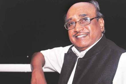गज़लमधील शेर बंदा रुपयासारखा खणखणीत हवा. प्रत्येक शेर म्हणजे जीवनानुभवाचे छोटे-मोठे तुकडे आहेत.