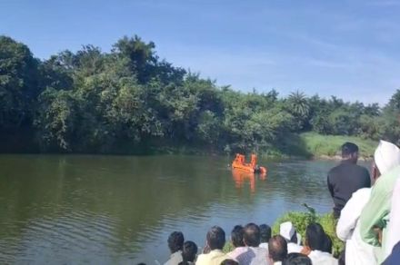 (शोधकार्य सुरू असतानाचं छायाचित्र)