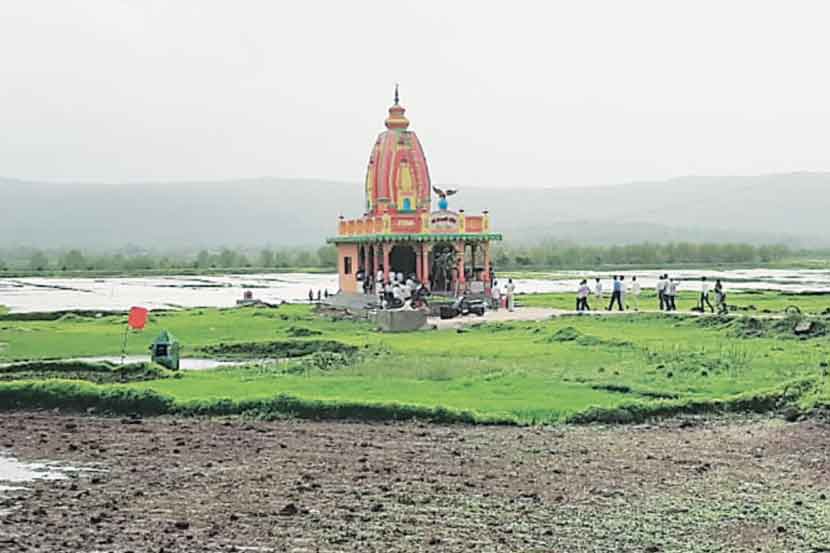 रायगड जिल्ह्य़ातील दिव येथील ही सरकारी जमीन परस्पर विकण्याचा प्रकार नुकताच उघडकीस आला आहे.