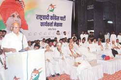 ‘पाकिस्तानातून कांदा आणल्याने भाव कोसळले – शरद पवार