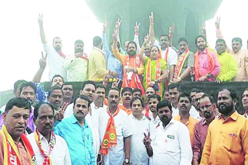 शिवरायांच्या समाधीवर घोषणाबाजी; शिवसेना आमदाराचा माफीनामा