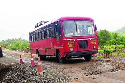 थांबा वगळून एसटीचा उड्डाणपुलावरून प्रवास थांबा वगळून एसटीचा उड्डाणपुलावरून प्रवास