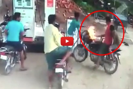 पेट्रोल पंपावर करत होता चॅटींग