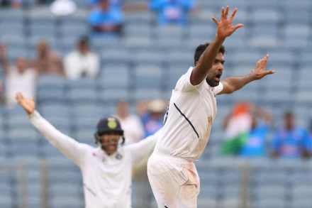 Ind vs SA : रविचंद्रन आश्विनची आश्वासक कामगिरी, दिग्गज गोलंदाजांच्या पंगतीत मिळवलं स्थान