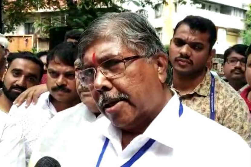 चंद्रकांत पाटील यांच्या रॅलीत दुचाकीस्वारांनी मोडले नियम, पुणे वाहतूक पोलीस करणार कारवाई