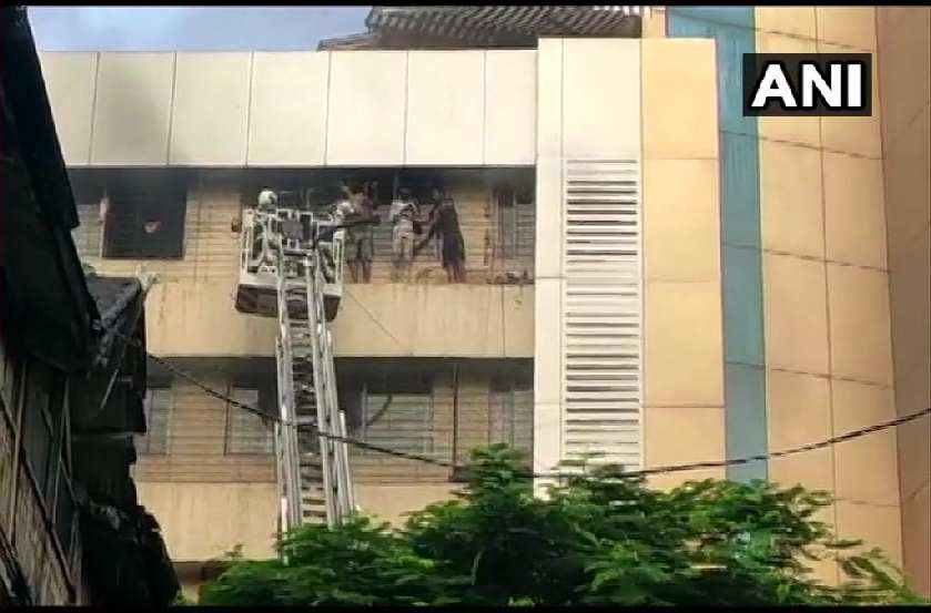 पुण्यात इलेक्ट्रॉनिक कंपनीला भीषण आग