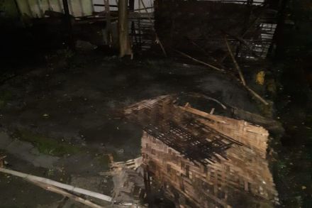 कोथरूडमध्ये मनसे कार्यालय जाळण्याचा प्रयत्न, गुन्हा दाखल कोथरूडमध्ये मनसे कार्यालय जाळण्याचा प्रयत्न, गुन्हा दाखल
