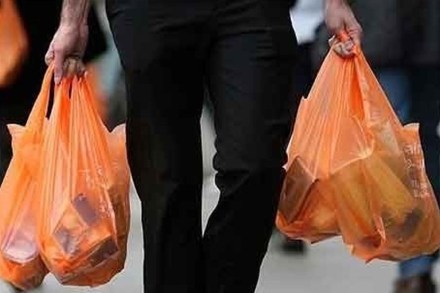 प्लास्टिक वापरल्याने उपायुक्तांना पाच हजार रुपयांचा दंड