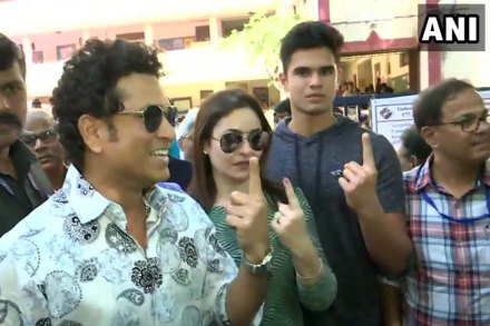 सचिनने बजावला मतदानाचा हक्क; मतदारांना दिला मोलाचा संदेश
