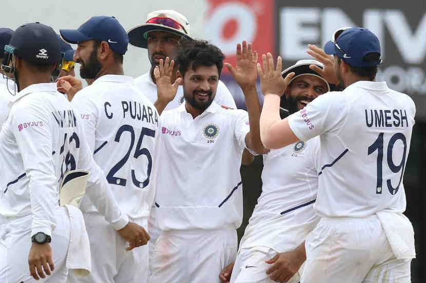 Ind vs SA : कसोटीत पदार्पण करणाऱ्या शाहबाज नदीमचा पहिला बळी, बावुमाला धाडलं माघारी