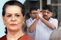 “आपल्याला भाजपाशी लढायचं आहे”, सोनियांचा डी के शिवकुमार यांना तिहार जेलमध्ये संदेश