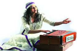 क्षण एक पुरे! : सूफी संगीताची पूजा